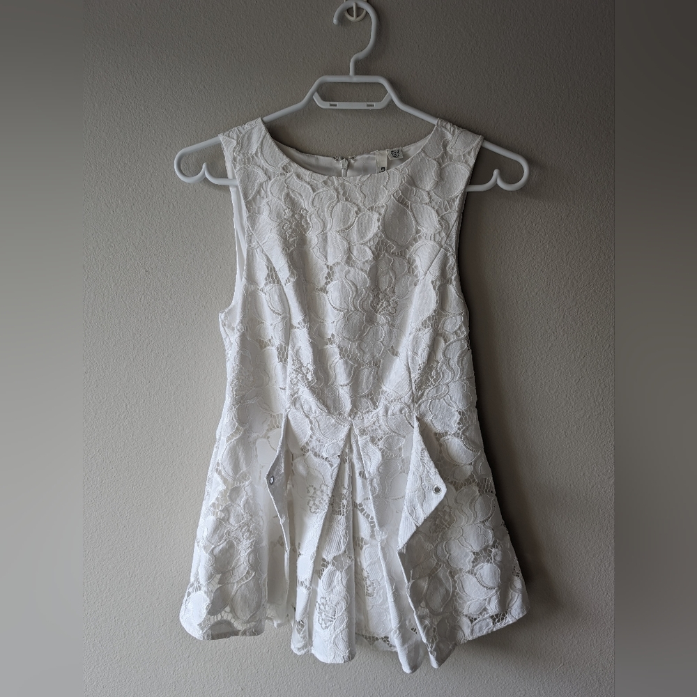 Ever new sleeveless floral top